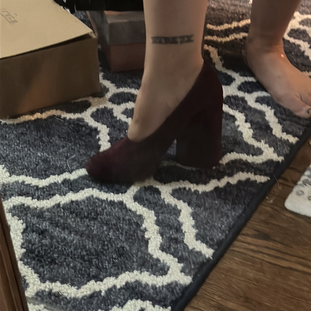 NIB never worn plum suede Tory Burch shoes size 7.5 - Picture 7 of 7